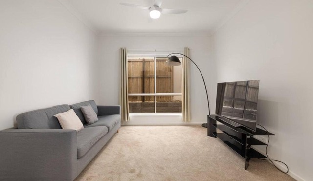 Spacious 4BR Modern Home by Parks and Forest