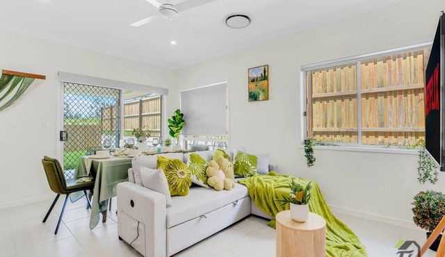 Spacious 5-Bedroom Home in Deebing Heights