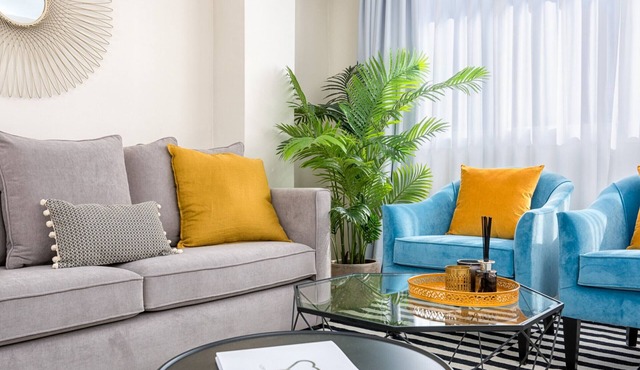 Spacious 5-Bedroom Apartment near Guadalmedina River, Málaga