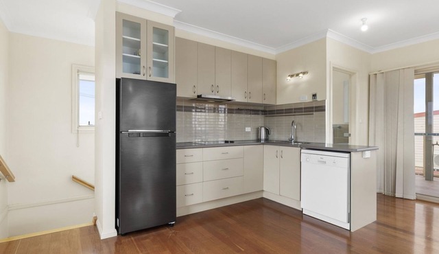Spacious and welcoming 5 bedroom 2 bathroom pet-friendly home with garden in Indented Head