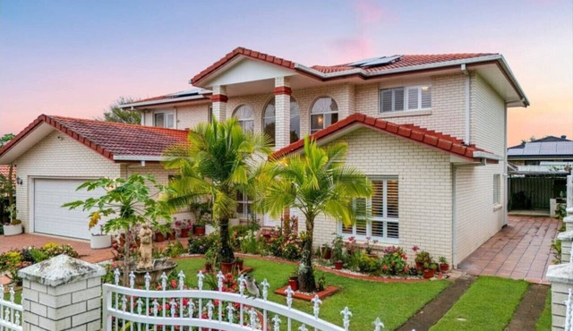 Spacious Group Getaway w/Home Office & Full A/C