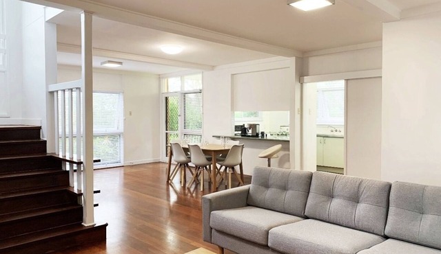 Spacious Home Near CBD 20x Faster 5G @390 Mbps