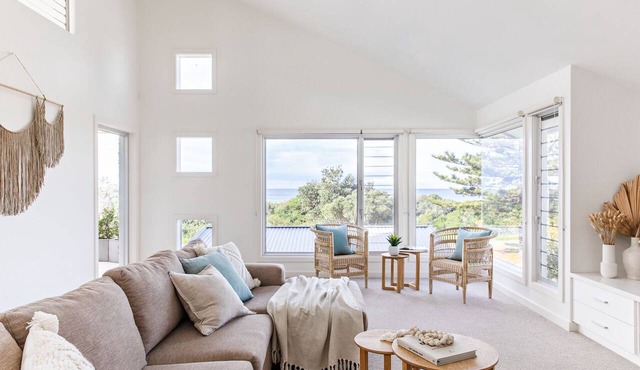 Special(till mid Sept)* Luxury beach house, heated pool, spa, ocean views, cubby