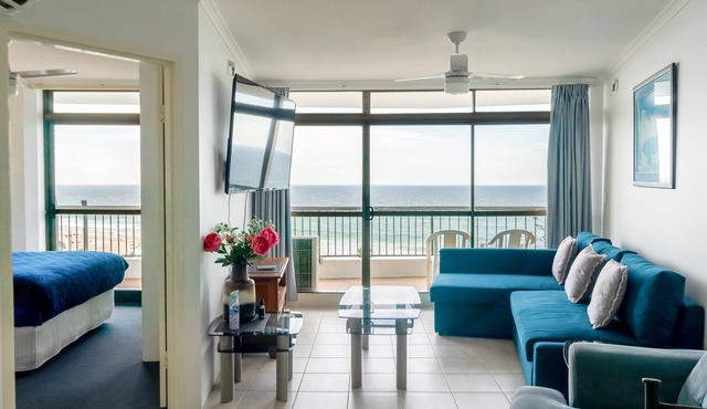 Spectacular Central Surfers Beach Views from Appartment