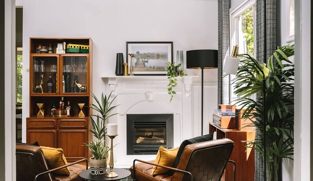 St. Etienne Daylesford ~ Contemporary Styling!