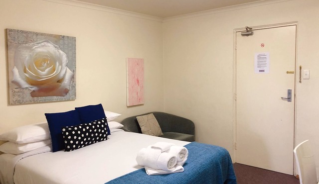 Standard Studio Unit in Griffith with Free Wi-Fi + Parking
