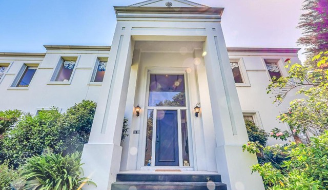 StayAU Expansive 6BR Villa Scenic Warrandyte