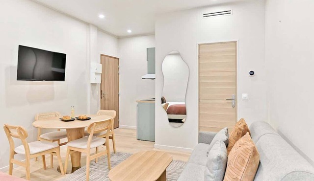 Studio climatisé & confortable – Paris 17 in Paris