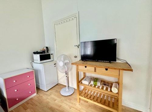 Studio Room Ensuite bathroom with separate Entrance Brisbane City