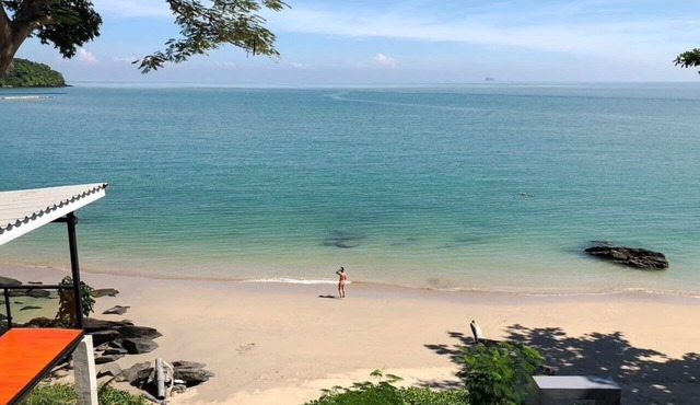 Stunning beachfront private pool villa in Ratsada