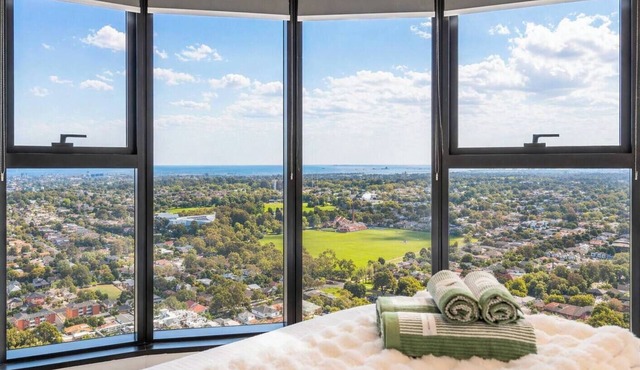 Stunning City & Sunset View 3BR Box Hill Skyone