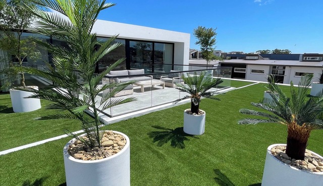 Stunning Luxury Waterfront Retreat – Sleeps 12, Pool, Spa & Entertainment Galore