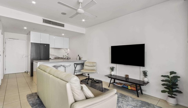 Stylish 2-Bed Apartment in Central South Brisbane