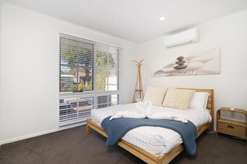 Stylish 3Bedroom Escape in South Canberra - Hosted by Canstay