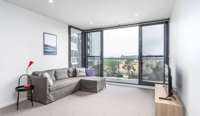Stylish Phillip Apartment with Gym & Pool