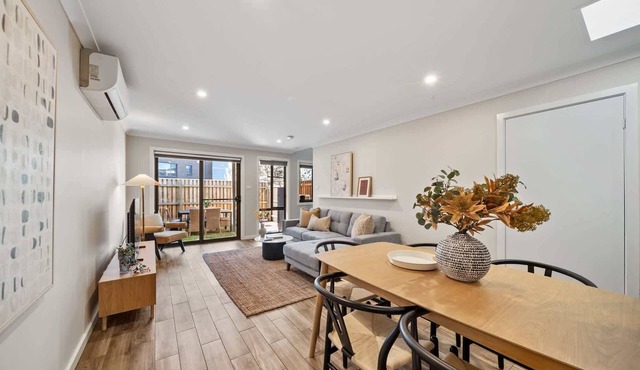 Stylish Townhouse with Private Courtyard