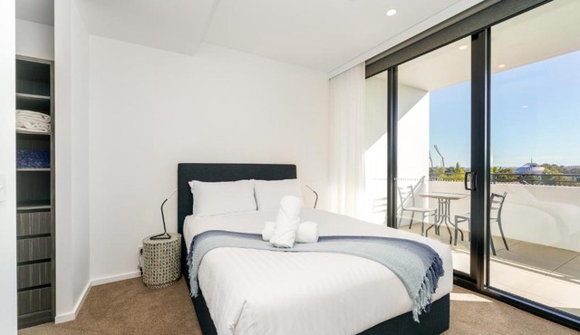 Stylish Urban Apartment Close to Manuka - Hosted by Canstay