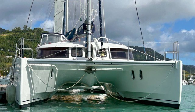 Sun-Kissed Sailing Adventure in Gran Barrera de Coral from Playa Airlie, Queensland