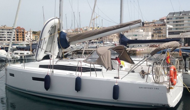Sun-Kissed Sailing Adventure in Cataluña