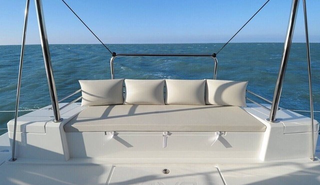 Sun-Kissed Sailing Adventure in Raiatea's Lagoon