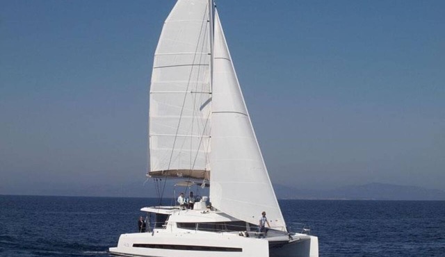 Sun-Kissed Sailing Adventure in Raiatea's Lagoon