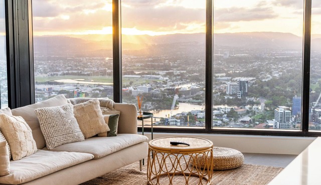 Sunset Boulevard - Sky High Apt on Ocean Meirton