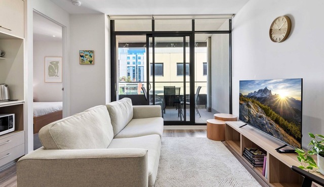 Tasteful 2-Bed Unit By Bridge Rd Shops