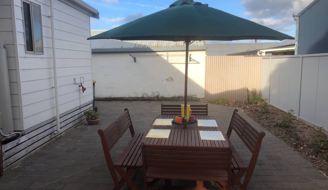 The Bach - Peaceful Coastal Cottage Near Port MacDonnell Foreshore