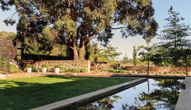 The Barn at Stonewalls - Farm stay in 25 acres In Daylesford