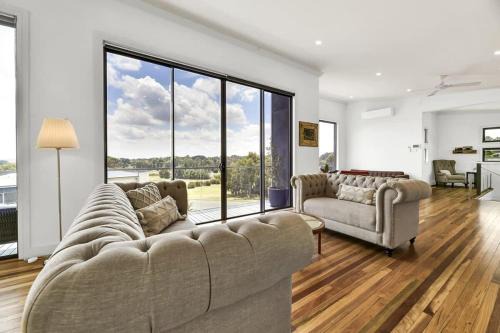 The Entertainer - 5 Bed 5 Bath, 3 Storey Retreat