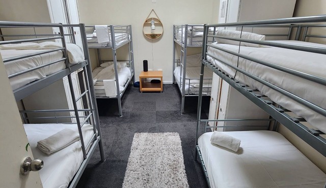 The Entrance Backpackers - Hostel