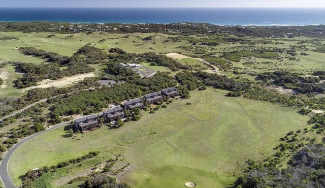 The Golf House @ St Andrews Beach Golf Club - perfect for golfers & non-golfers.
