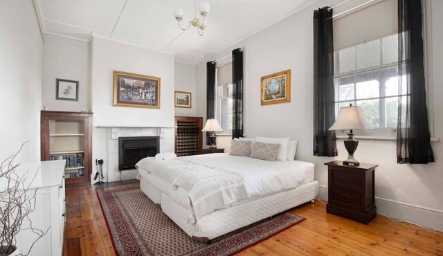 The Postmaster's Manor: Willunga Heritage Hideaway in Willunga