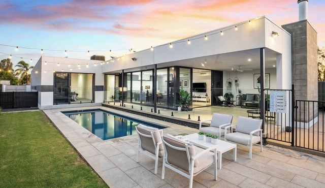 The Sinatra Holiday House - Winter Special