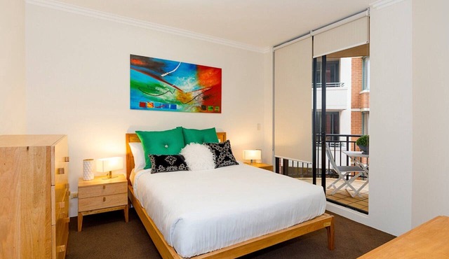 Thriving city location, dining hub near CBD