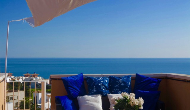 TOP PENTHOUSE *: Luxury, Terrace 360 ° view, Sea, Mountains, Golf, Free Wifi, BBQ!