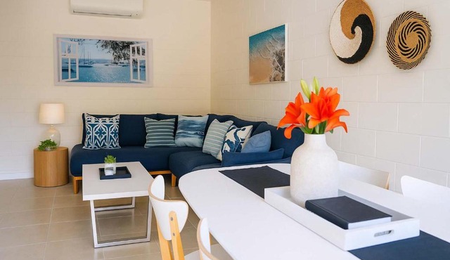 Townsville Strand Stay - Oceanfront Steps to Beach & Waterpark
