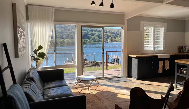 Tranquil waterfront home in Patonga