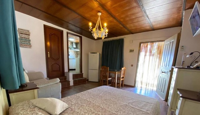 TrassierraRooms D Room with bathroom and kitchen 10 min from downtown