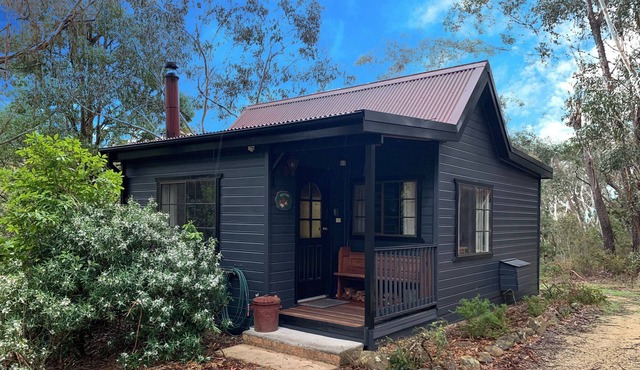 Tricklebeck Spa Cottage: Romantic wood cabin in peaceful location