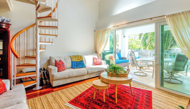 Tropical Lotus- Cozy 3 bedroom, 3 bath with an ocean view, pool, gym, & tennis