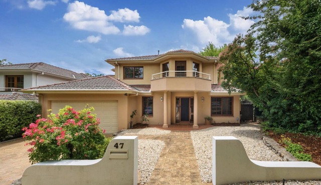 Tuscan Villa in Griffith