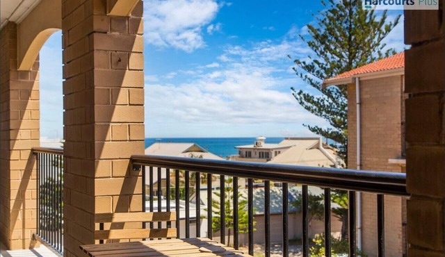 Two bedroom in Australia, Henley Beach South