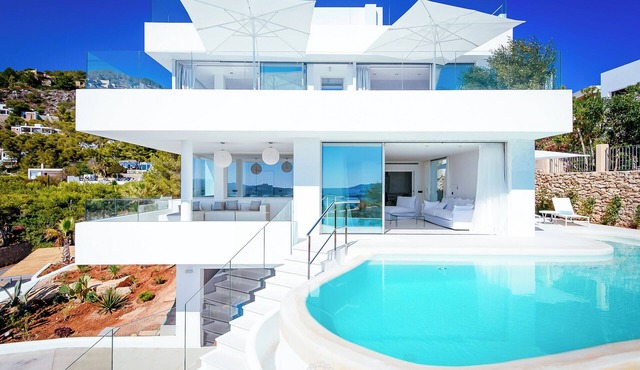Ultra-Modern "All White" Luxury Villa/Rooftop/Sea View/Breathtaking Sunset