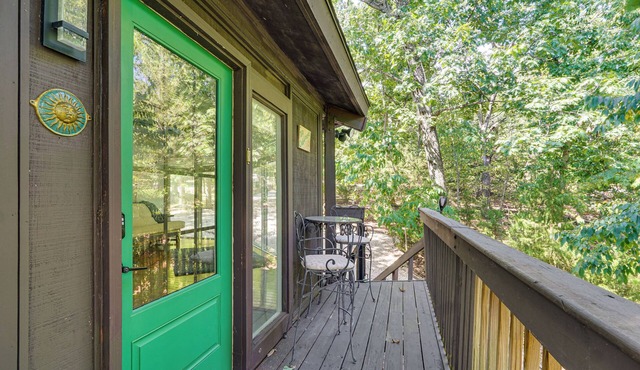 Unique Treehouse Hideaway Near Lake of the Ozarks in Lake Ozark