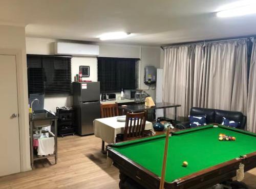 Unique Zone half house with games room & outdoor jacuzzi in Maiden Gully, Bendigo