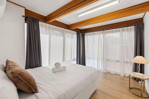 Urban Comfort Cozy and Convenient with a Shared Pool