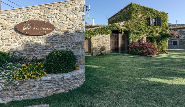 Vacation Home "Can Cortada" with Mountain View, Private Terrace & Barbecue