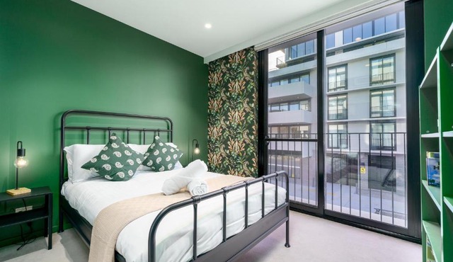 Vibrant Stay with Lakeside Charm in Kingston