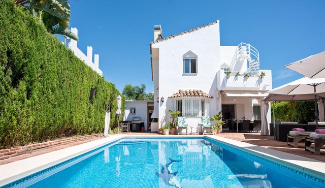 Villa 'Atalaya Beach' with Private Pool, Wi-Fi and Air Conditioning